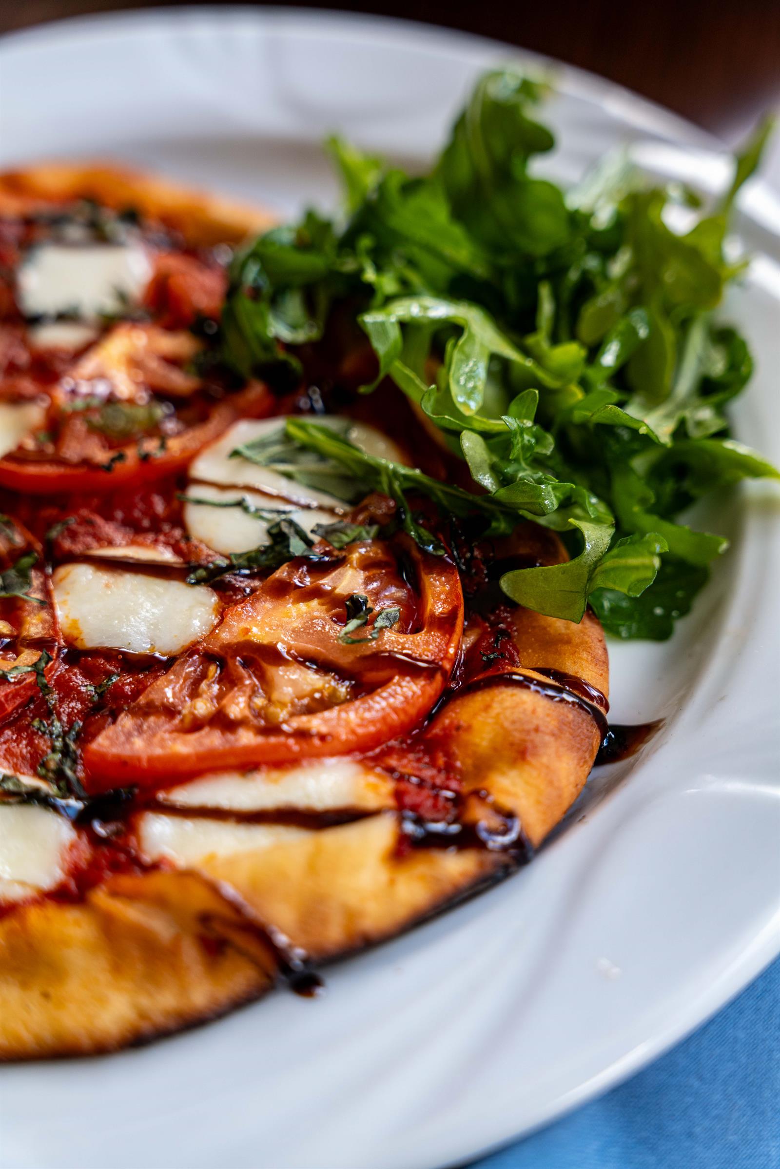 Flatbread featured for Robber’s Row Grille on the Heritage Golf Collection dining page